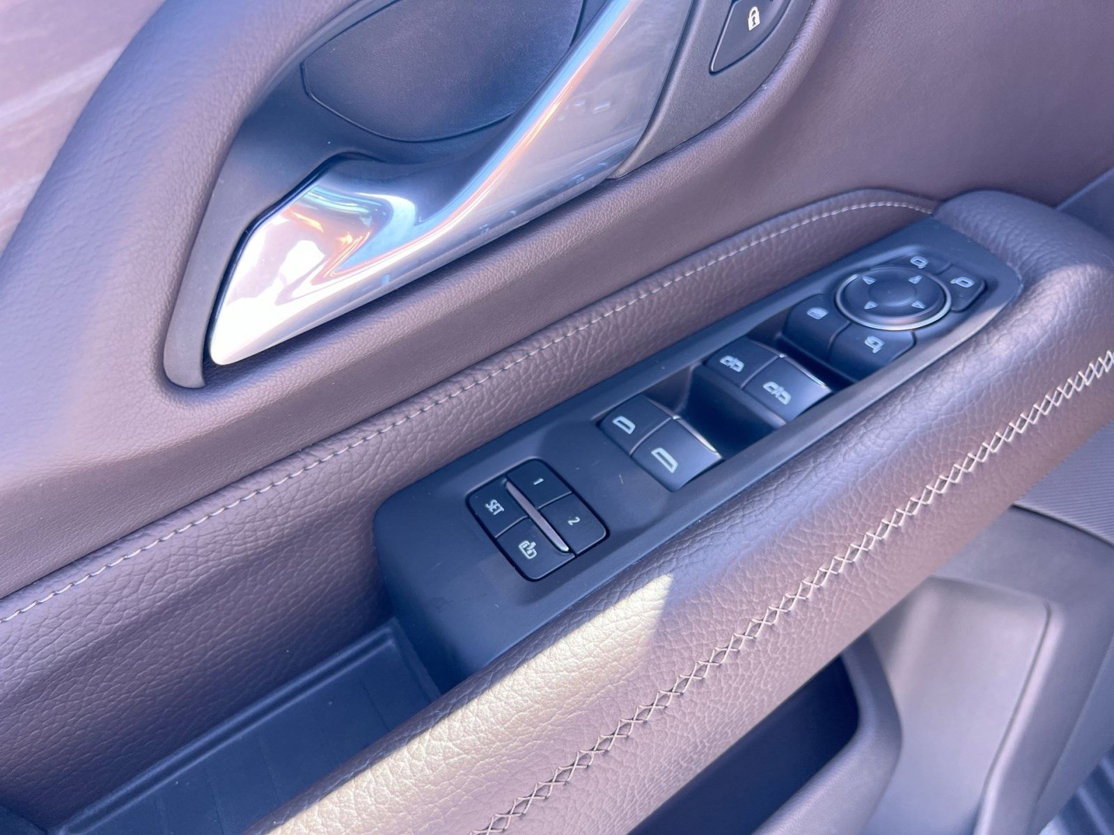 Used 2024 GMC Yukon XL Denali w/ Denali Reserve Package image 15