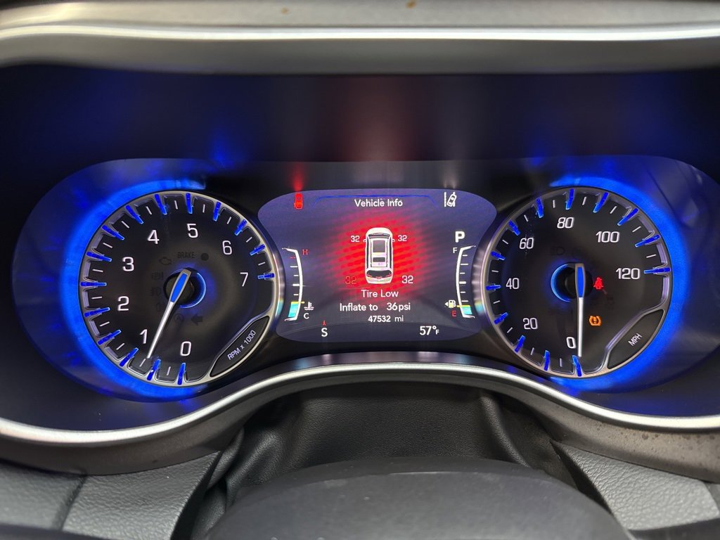 Used 2024 Chrysler Pacifica Touring-L image 27