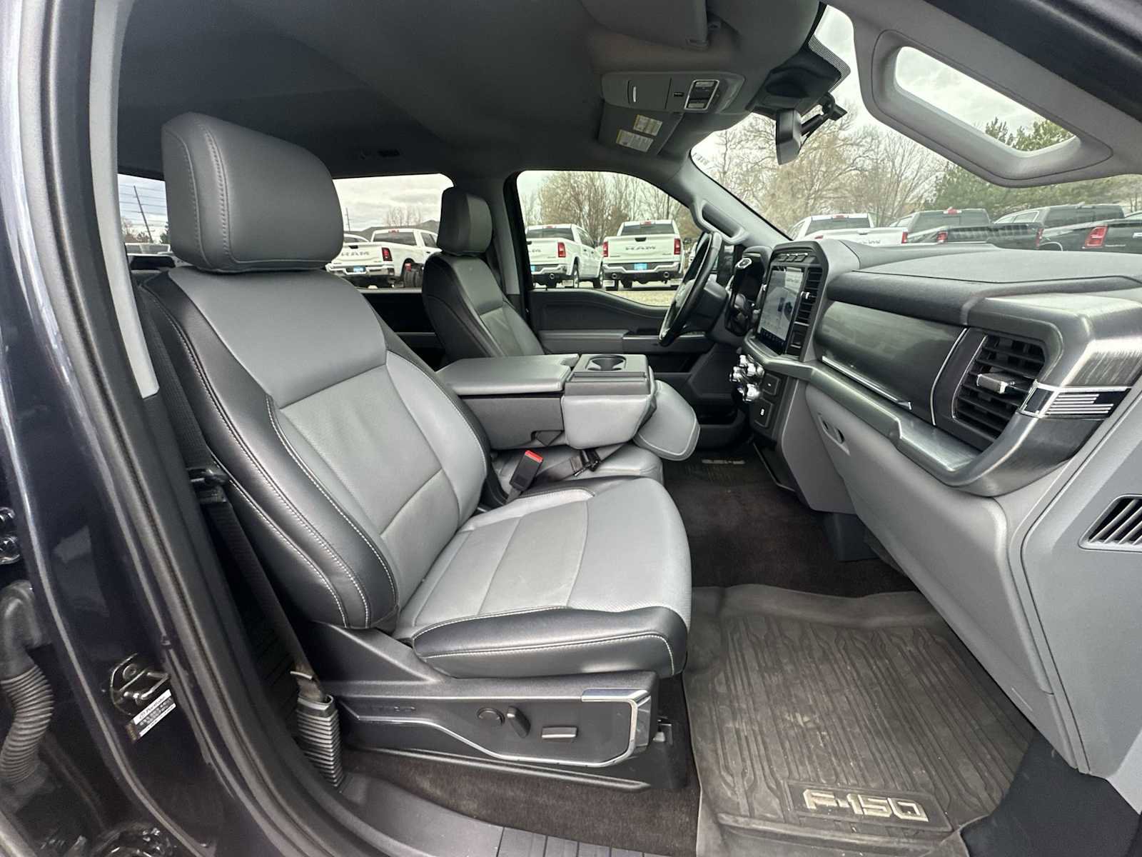 Used 2022 Ford F150 Lariat w/ Trailer Tow Package image 23