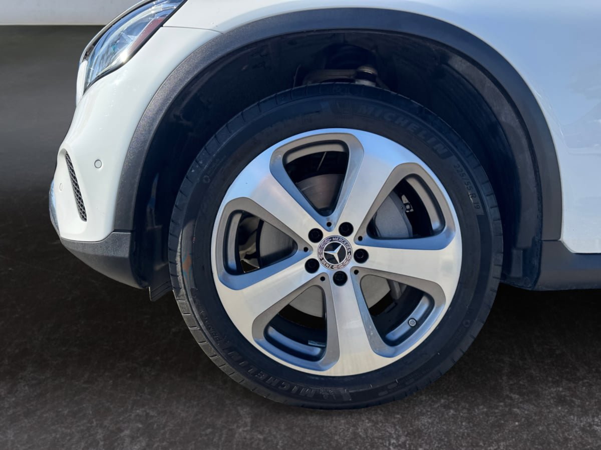 Used 2022 Mercedes-Benz GLC 300 w/ Premium Package Lite image 9