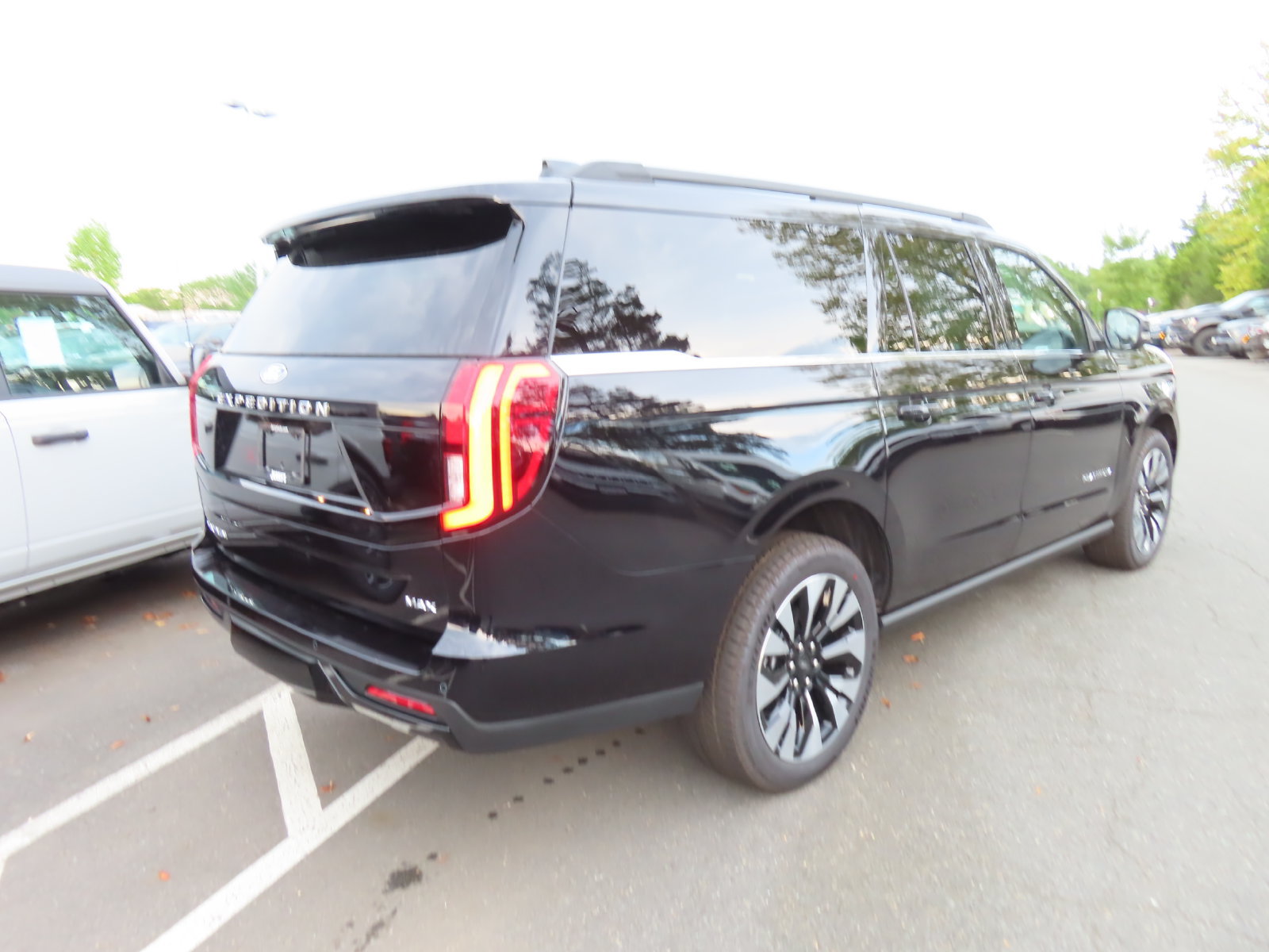 New 2027 Ford Expedition Max Platinum w/ Driver's Package AWD/4WD image 4