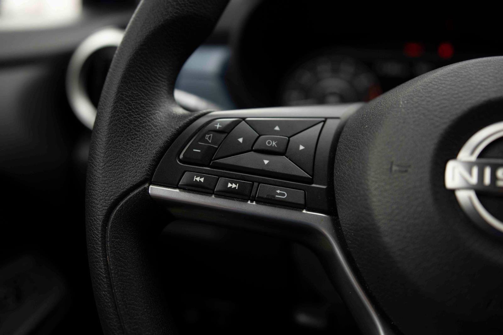 Used 2023 Nissan Versa SV image 6