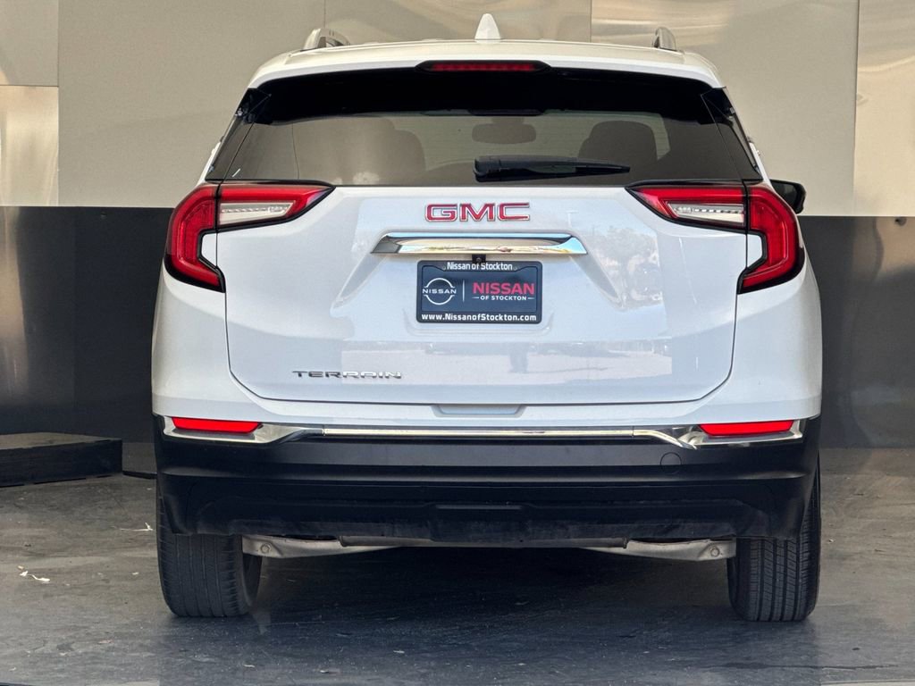 Used 2024 GMC Terrain SLT image 4