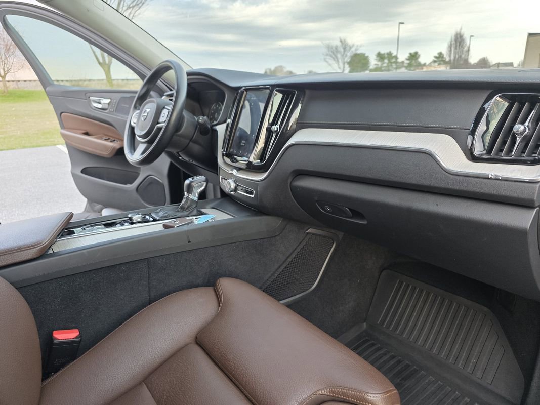 Used 2020 Volvo XC60 T5 Inscription w/ Protection Package image 15