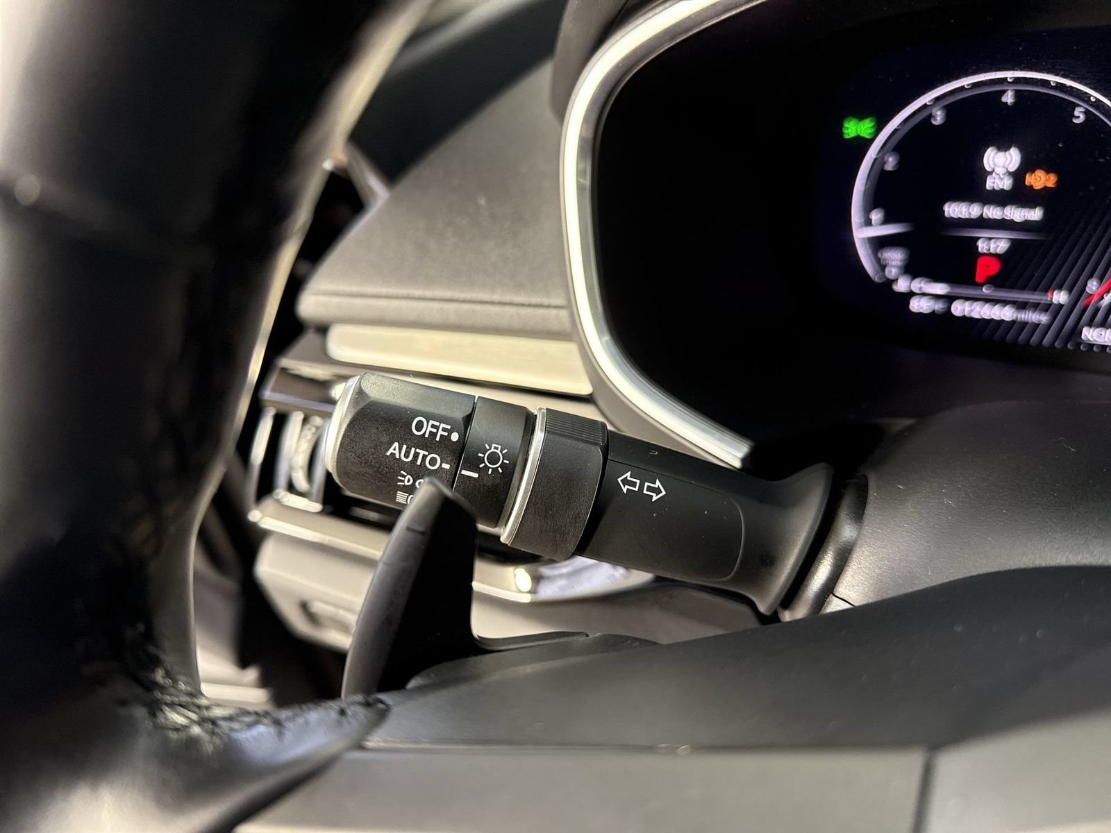 Certified 2025 Acura MDX w/ Technology Package FWD image 17