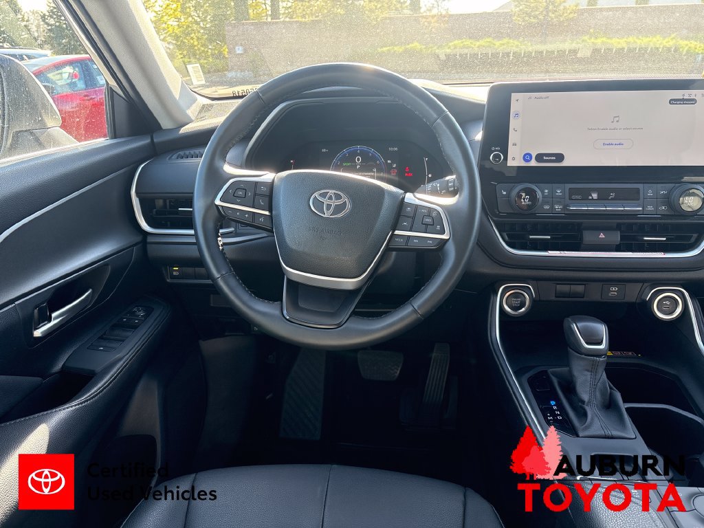 Used 2025 Toyota Grand Highlander AWD image 14