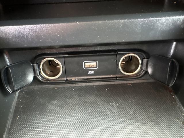 Used 2025 Kia Soul LX image 32