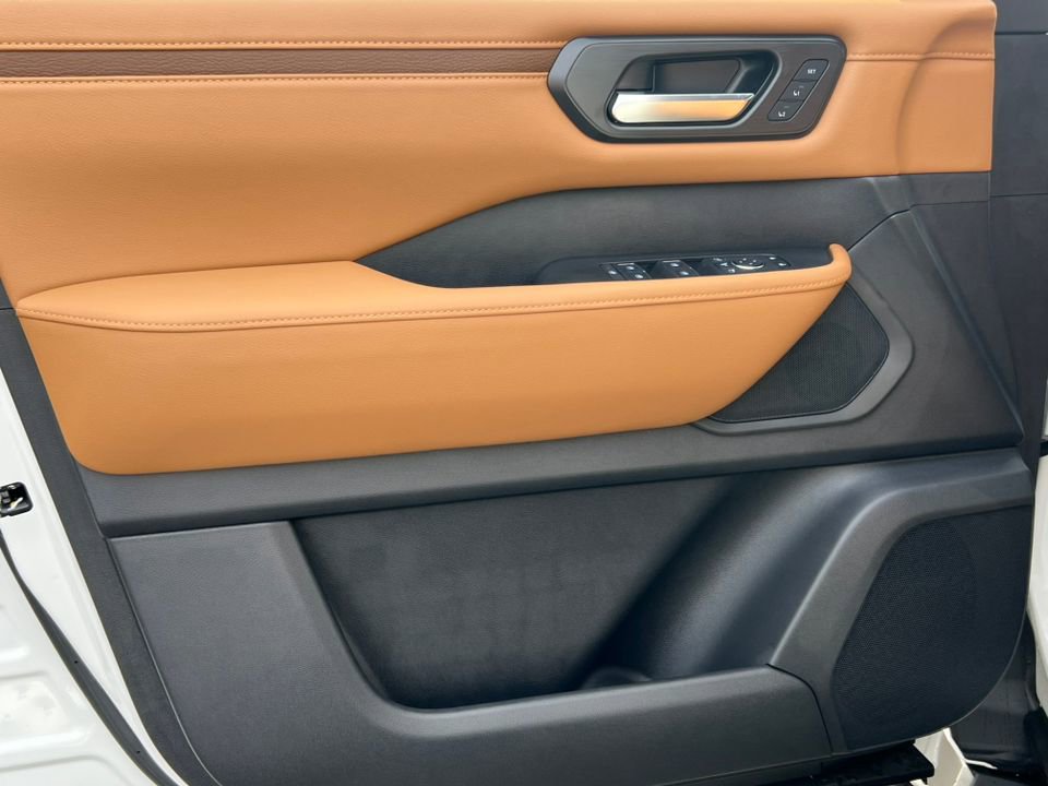 New 2026 Nissan Armada SL w/ Captain's Chari Seat Package image 15
