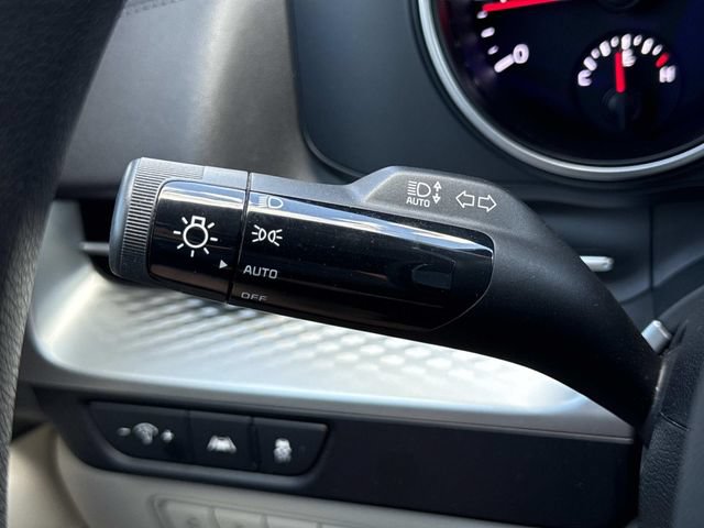 Used 2023 Kia Carnival LX FWD image 26