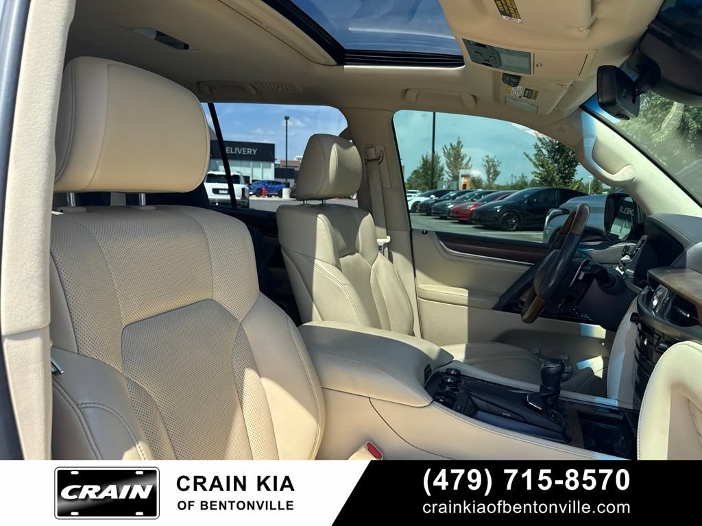 Used 2016 Lexus LX 570 4WD w/ Luxury Package image 11
