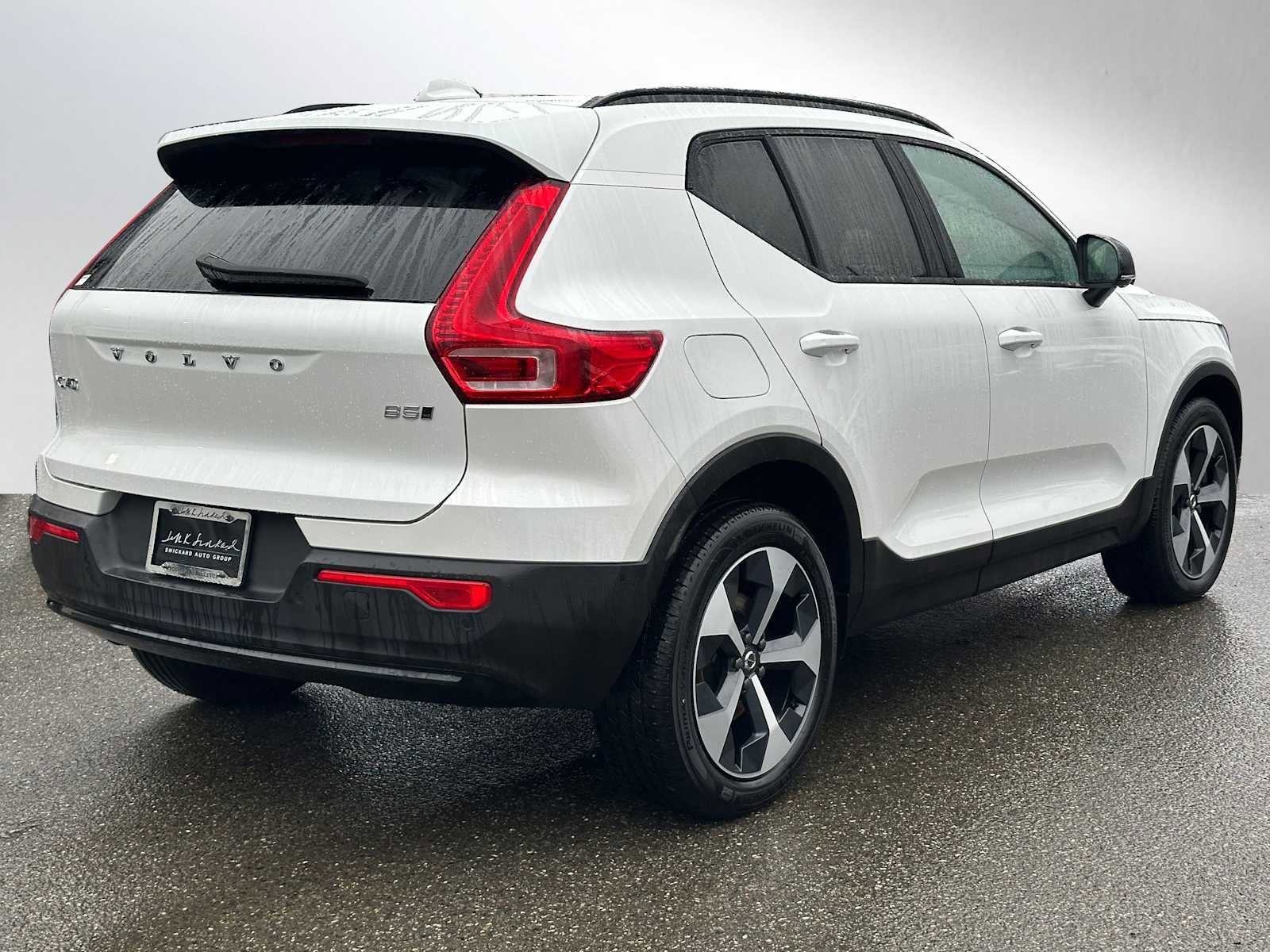 Used 2025 Volvo XC40 B5 Plus w/ Protection Package Premier image 3