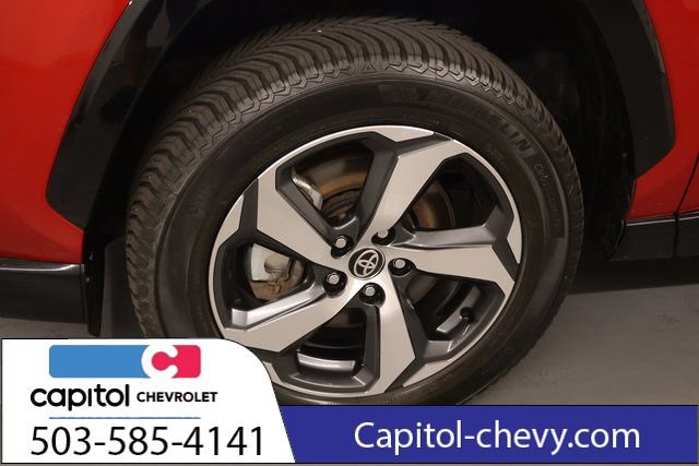 Used 2021 Toyota RAV4 SE w/ Weather & Moonroof Package AWD/4WD image 9