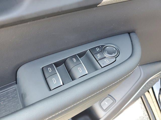 Used 2025 Buick Enclave Avenir FWD image 19
