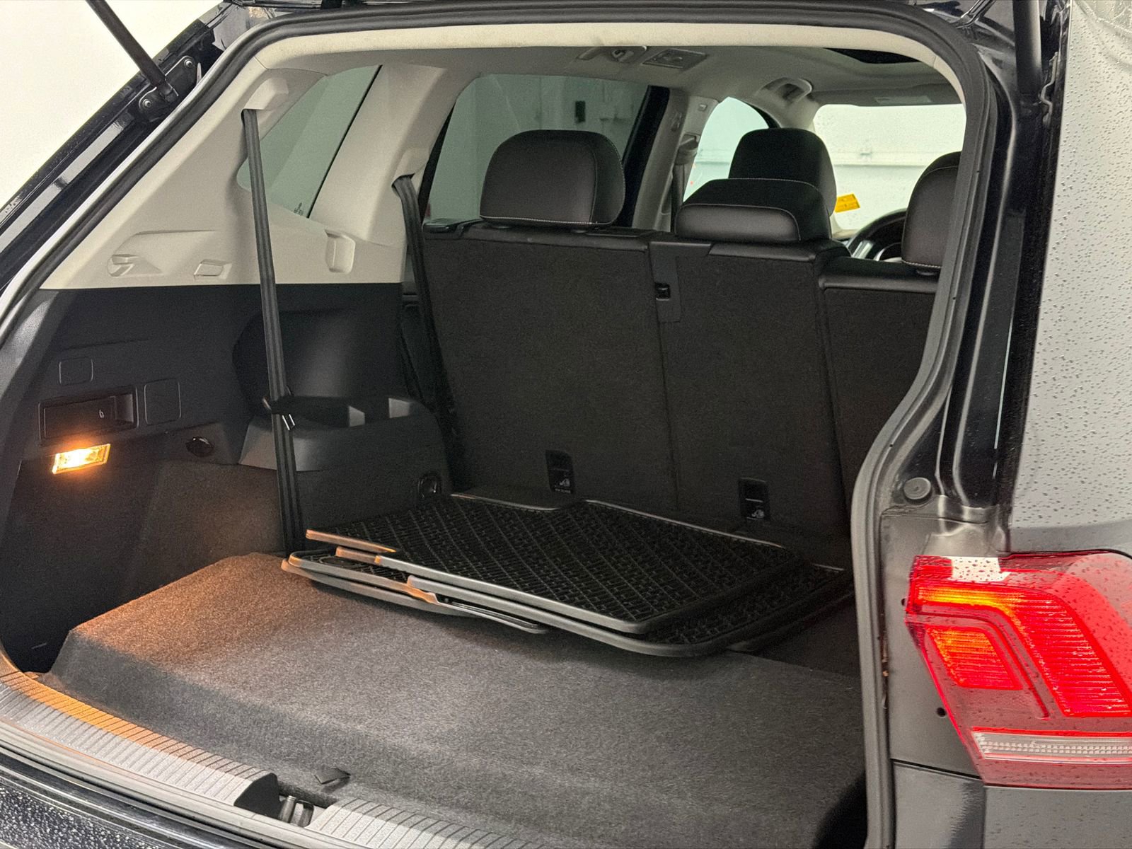 Used 2021 Volkswagen Tiguan SE FWD image 8