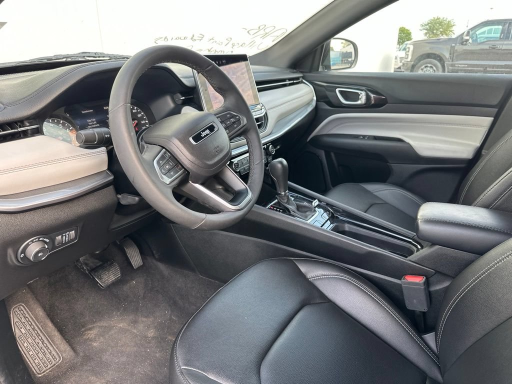 Used 2025 Jeep Compass Limited AWD/4WD image 15