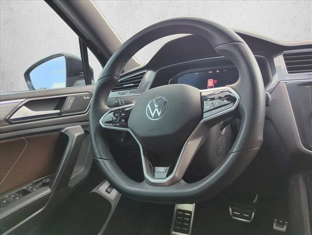 Used 2024 Volkswagen Tiguan SEL R-Line image 25