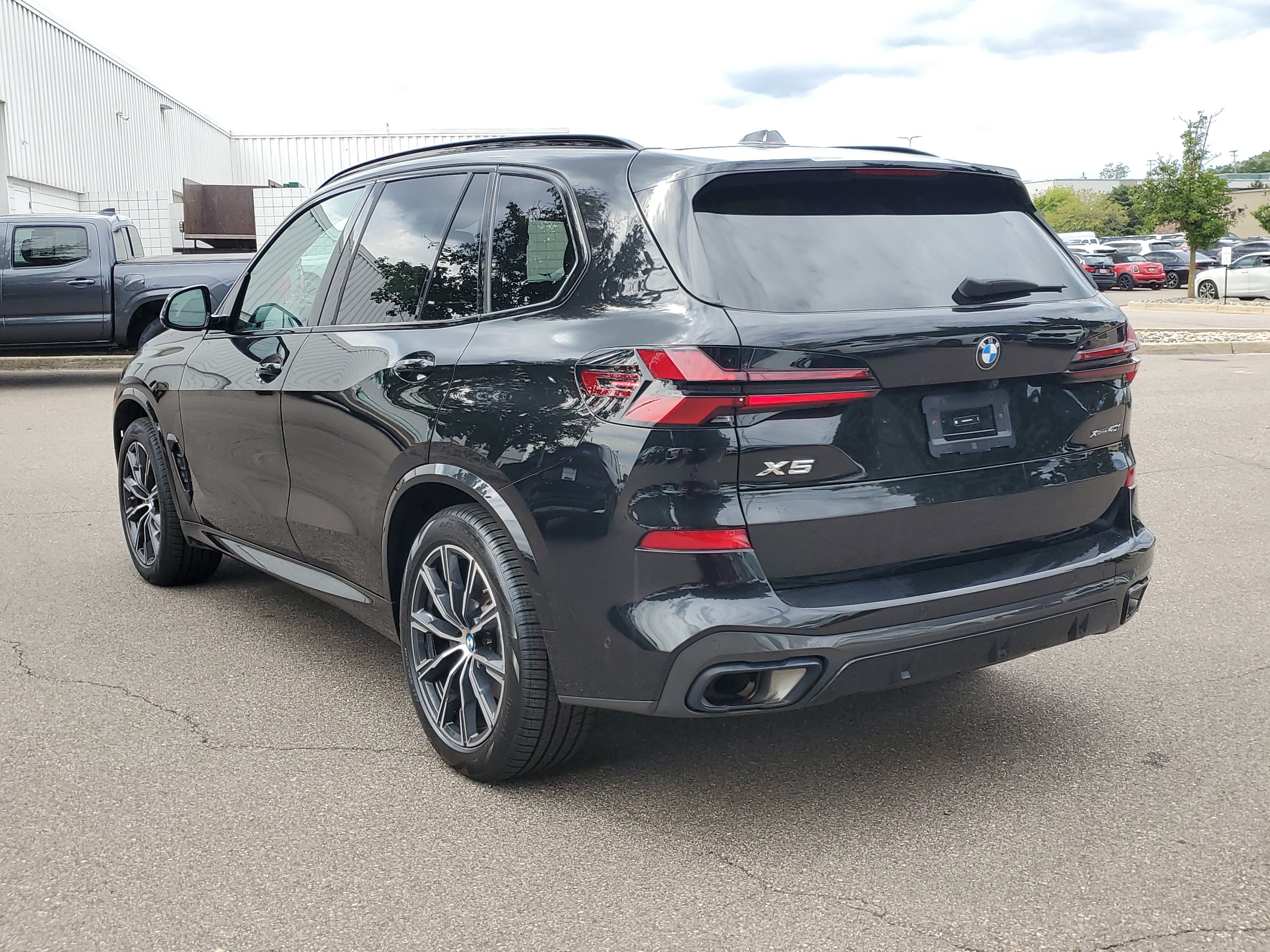 Certified 2024 BMW X5 xDrive40i w/ M Sport Package AWD/4WD image 3