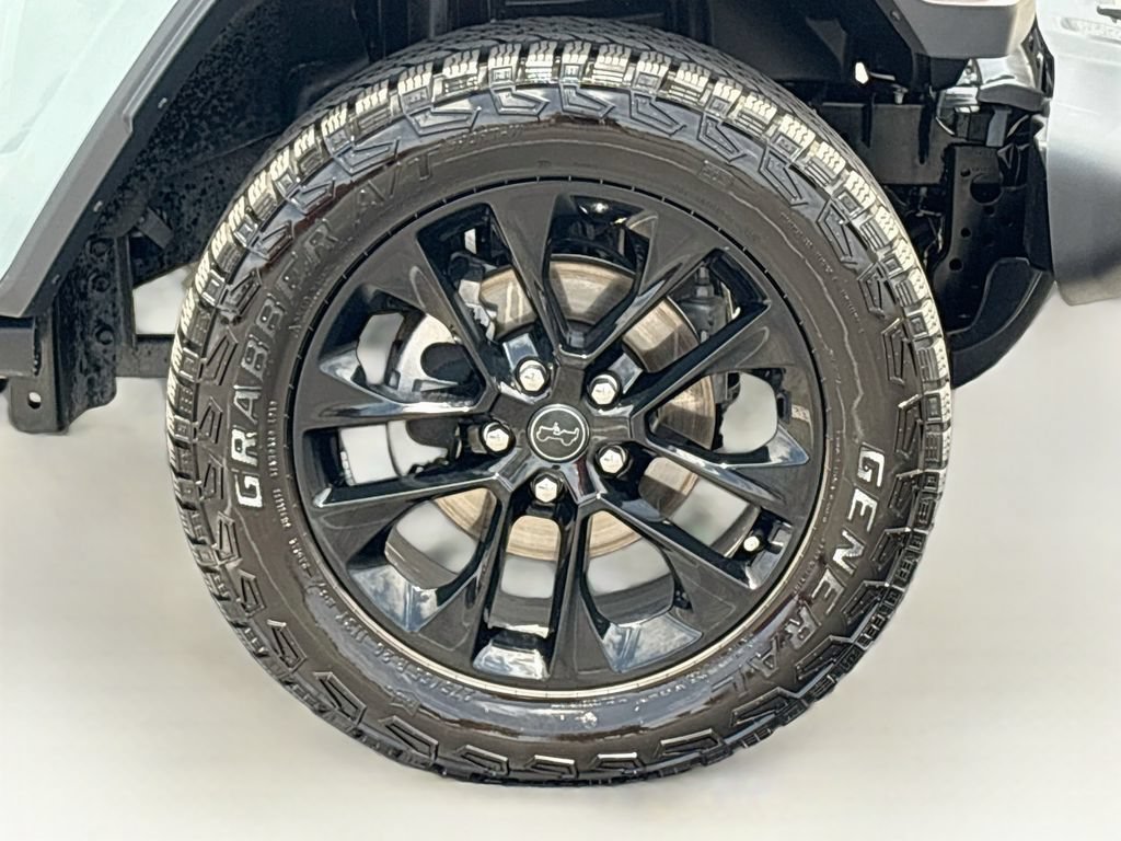Used 2025 Jeep Gladiator Sport AWD/4WD image 31