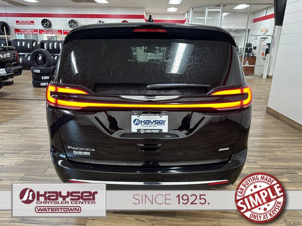 New 2026 Chrysler Pacifica Select image 4