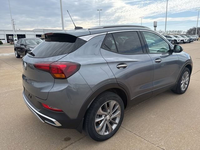 Used 2022 Buick Encore GX Essence w/ Experience Buick Package image 3