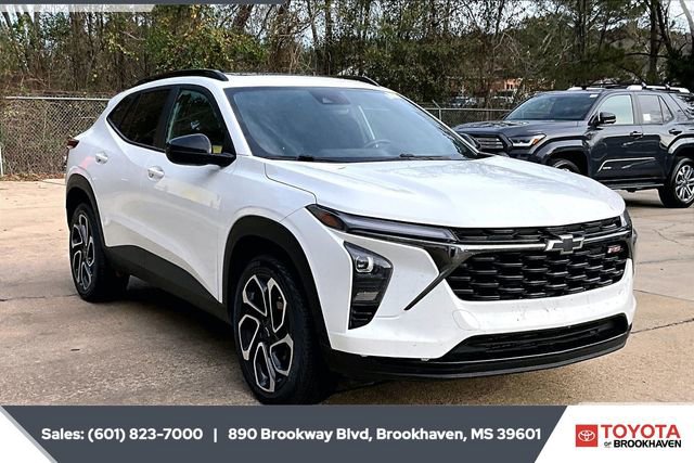 Used 2024 Chevrolet Trax RS w/ Sunroof Package image 2