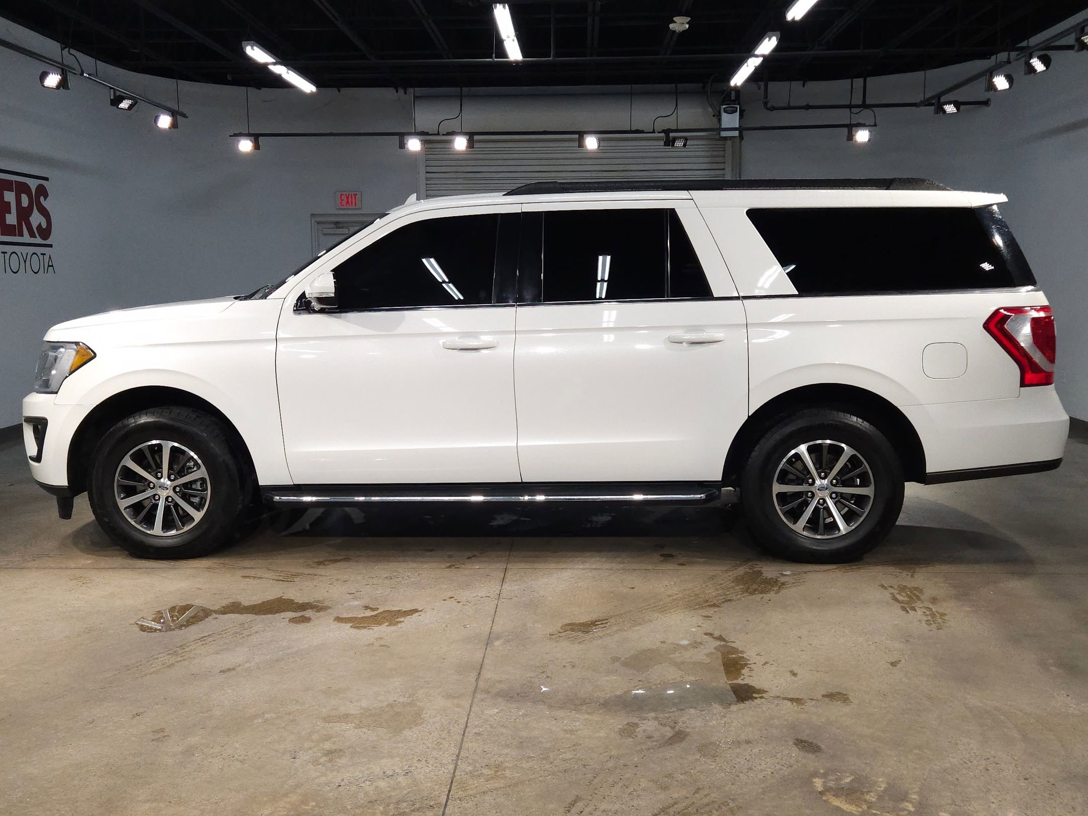 Used 2021 Ford Expedition Max XLT image 4