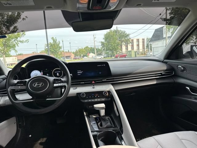 Used 2026 Hyundai Elantra Limited FWD image 3
