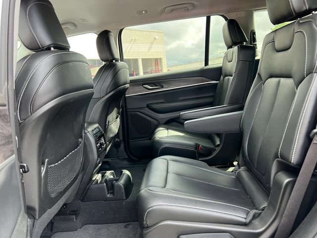 Used 2023 Jeep Grand Cherokee L Limited AWD/4WD image 4