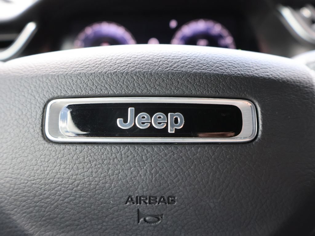 Used 2023 Jeep Grand Cherokee Altitude AWD/4WD image 27