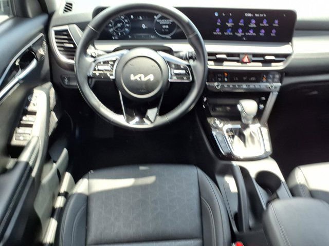 Used 2024 Kia Seltos EX AWD/4WD image 2