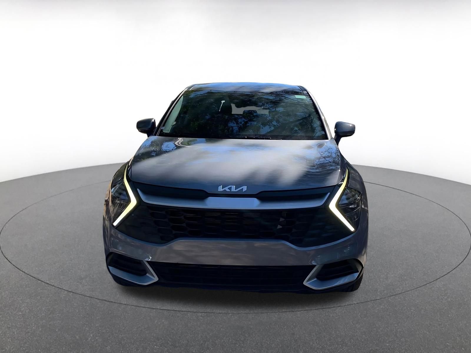 Used 2025 Kia Sportage LX image 2