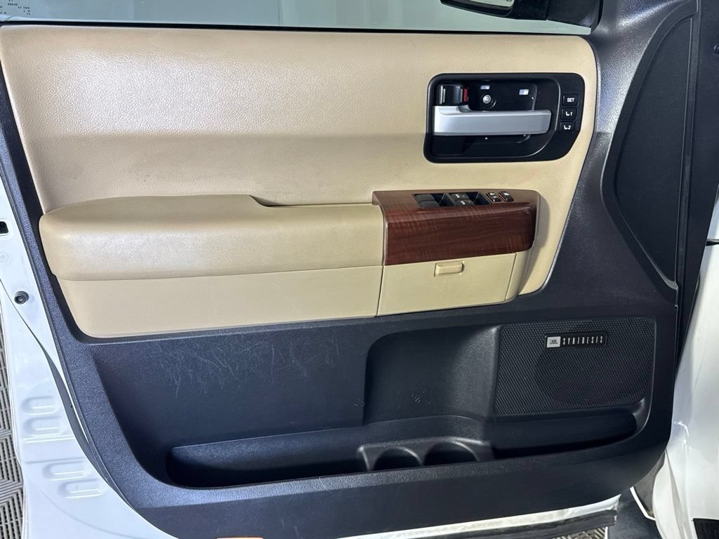 Used 2017 Toyota Sequoia Platinum AWD/4WD image 32