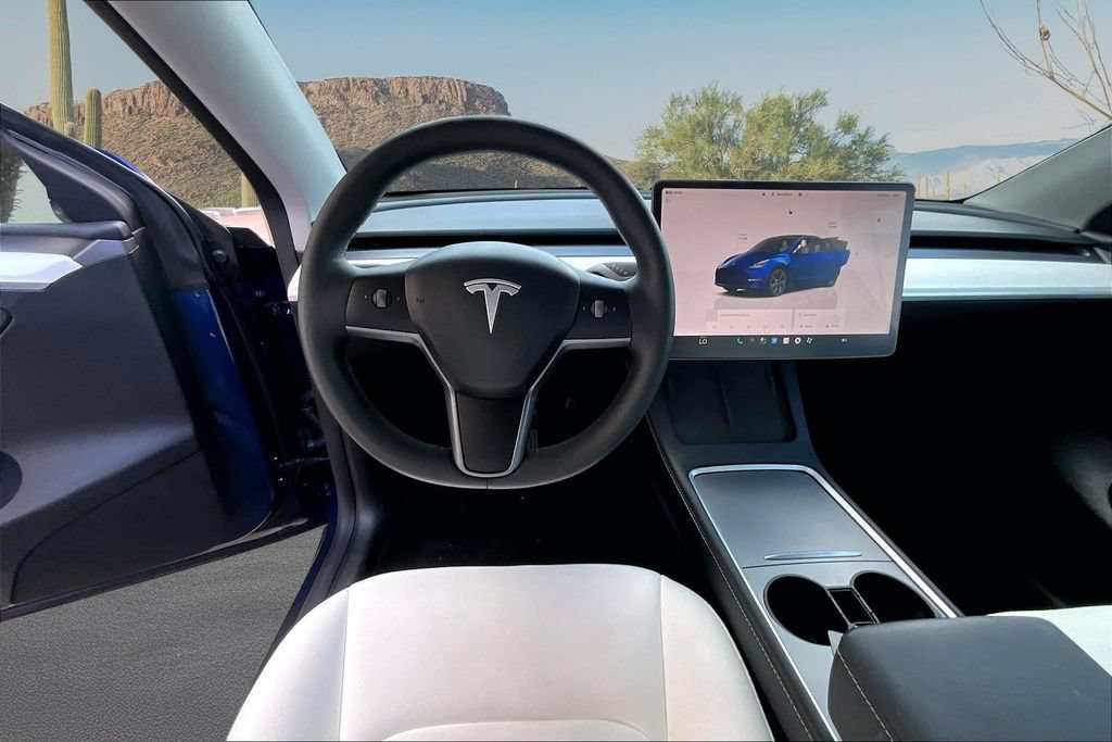 Used 2025 Tesla Model Y Long Range RWD image 5