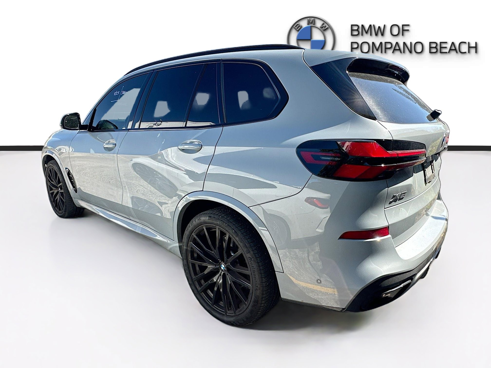 Used 2024 BMW X5 xDrive40i w/ Executive Package image 7