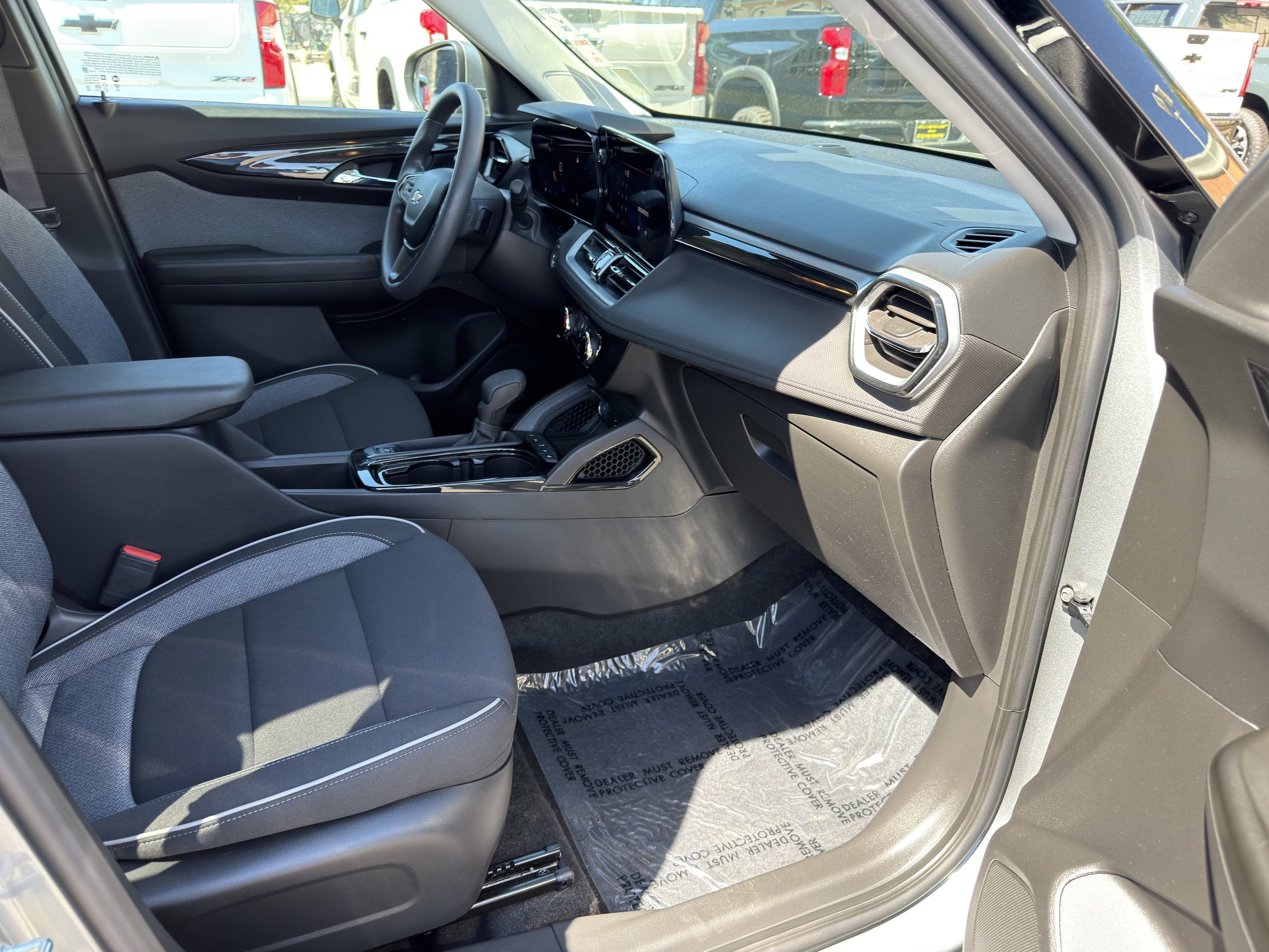 Used 2024 Chevrolet TrailBlazer LT FWD image 10