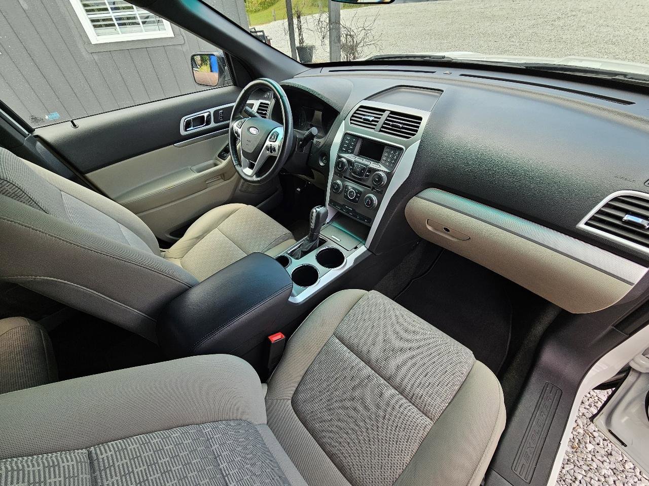 Used 2014 Ford Explorer XLT FWD image 38