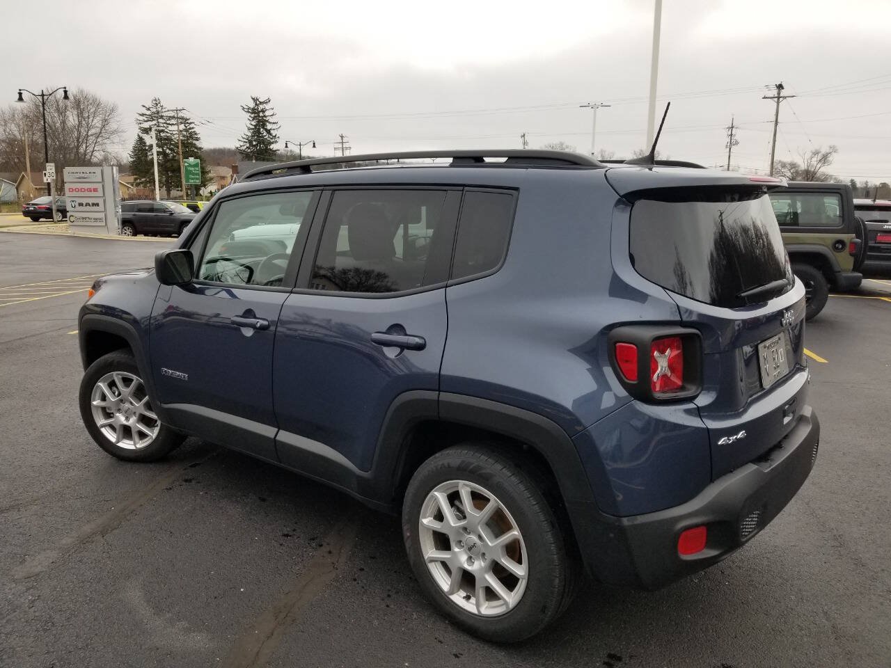 Certified 2022 Jeep Renegade Latitude w/ Convenience Group AWD/4WD image 5