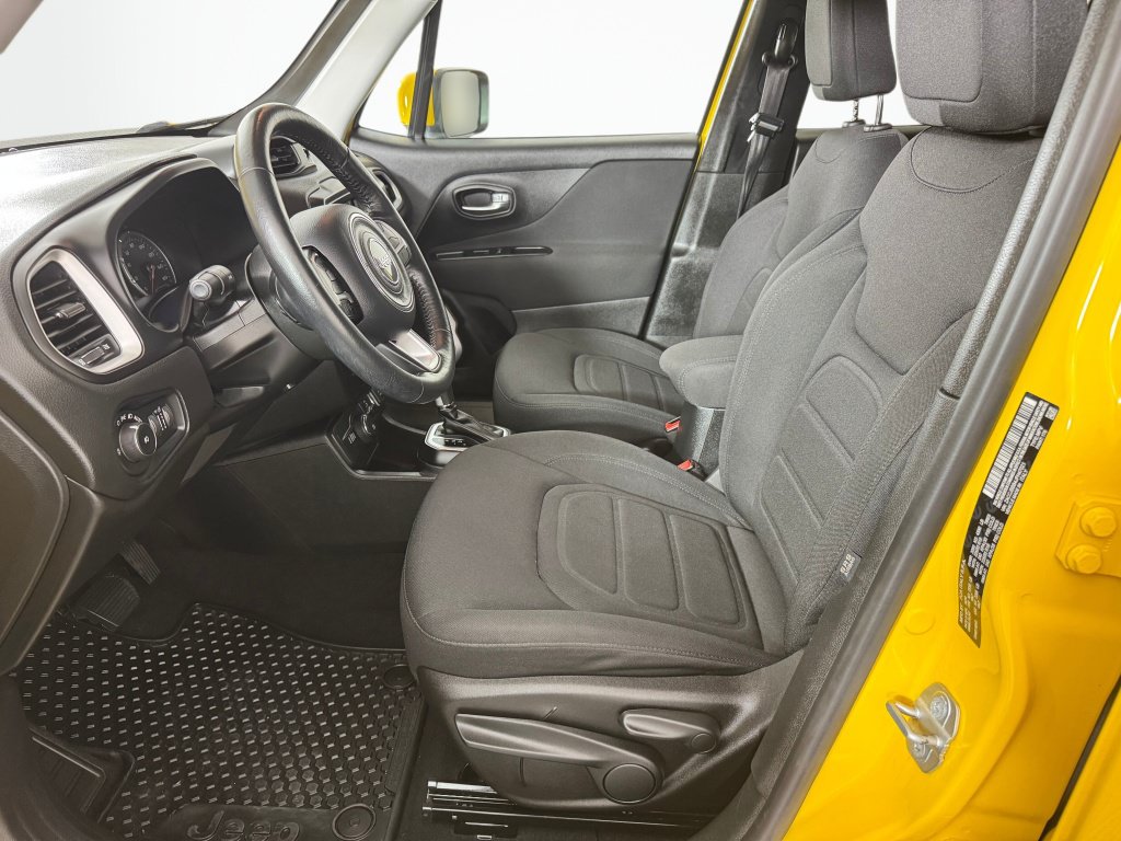 Used 2018 Jeep Renegade Latitude w/ Cold Weather Group AWD/4WD image 17