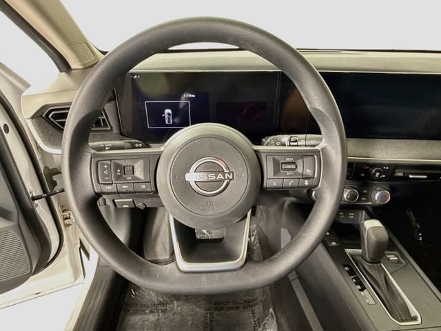 Used 2025 Nissan Kicks SV FWD image 11