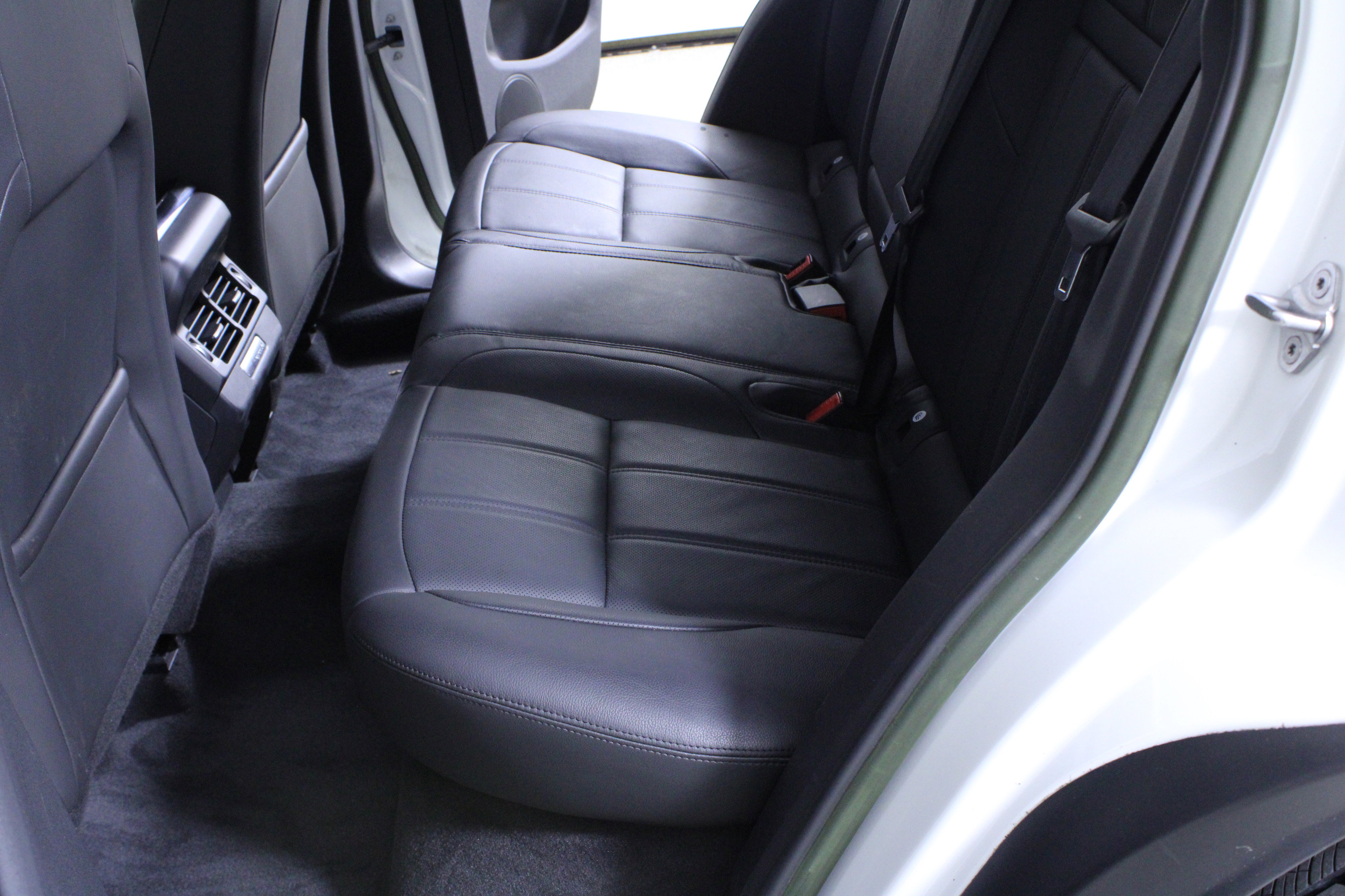 Used 2023 Land Rover Range Rover Evoque R-Dynamic S image 12