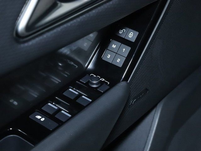 Used 2019 Land Rover Range Rover Velar S image 32