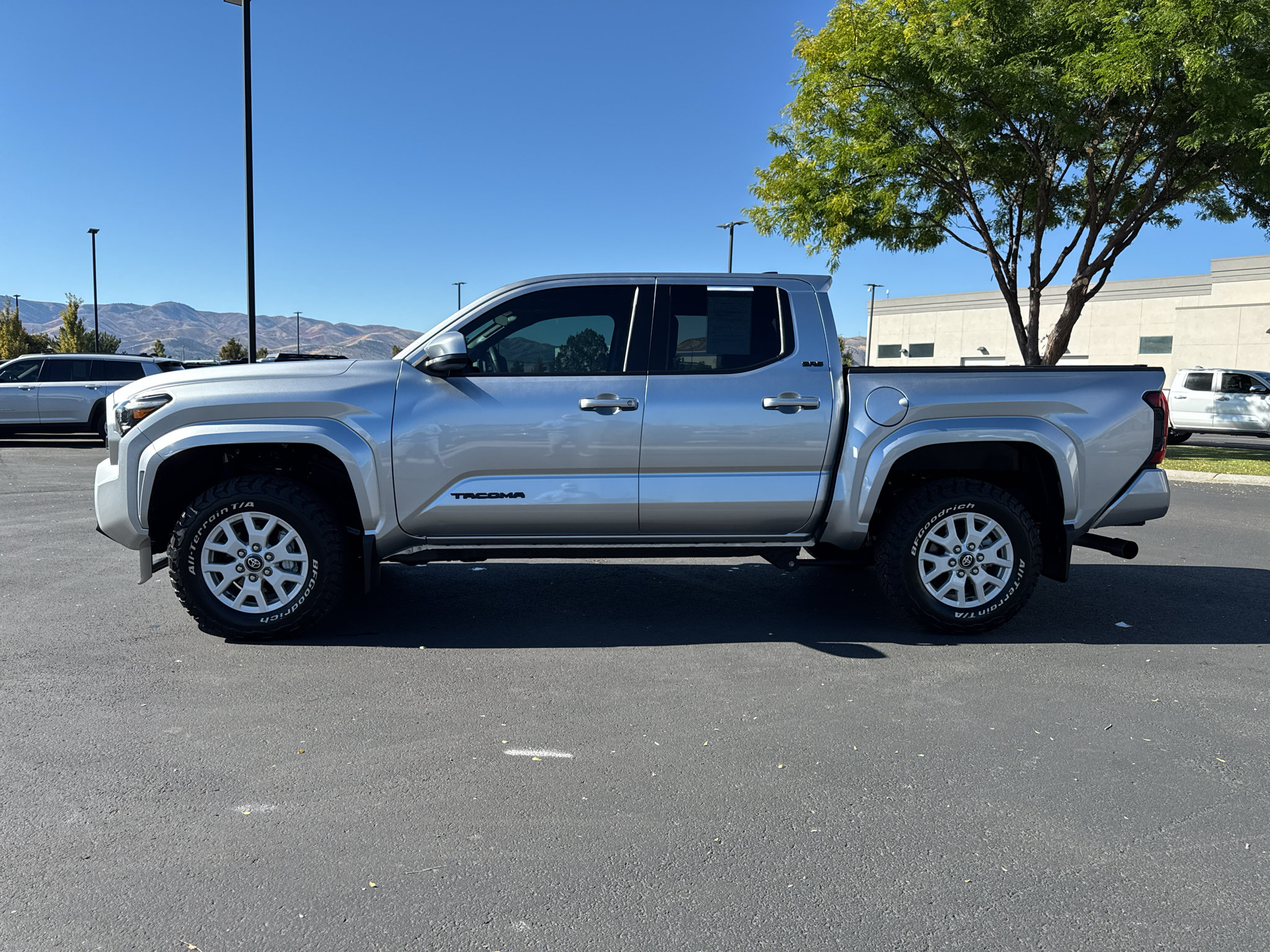 Used 2026 Toyota Tacoma SR5 AWD/4WD image 6