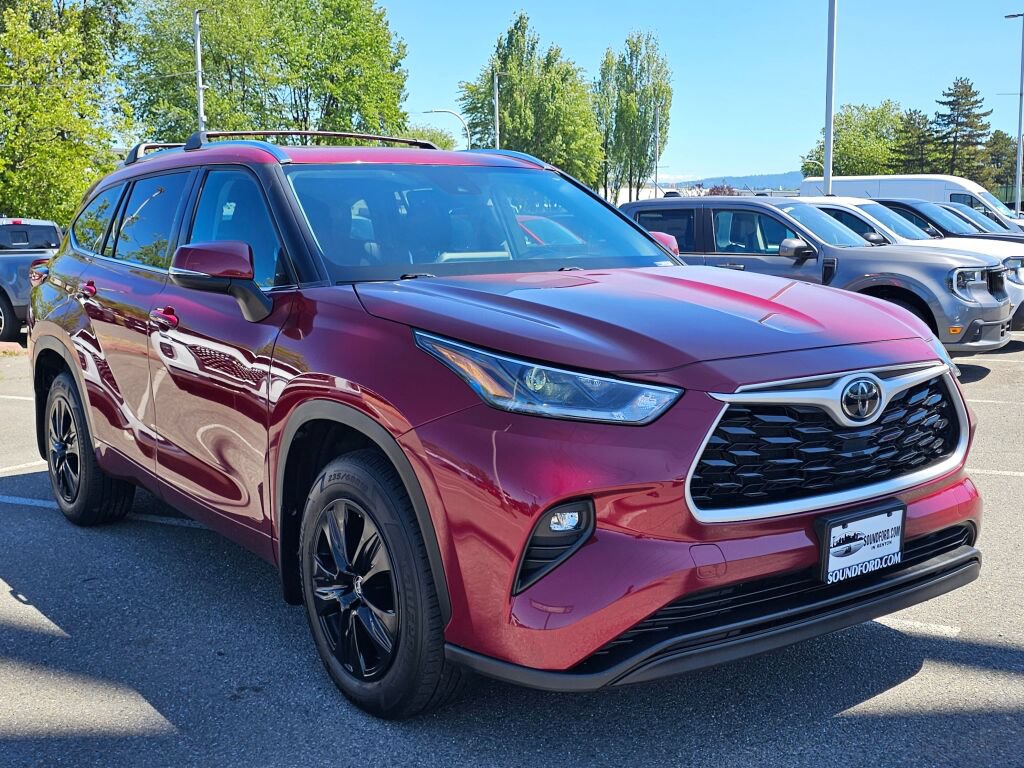 Used 2021 Toyota Highlander XLE AWD/4WD image 7