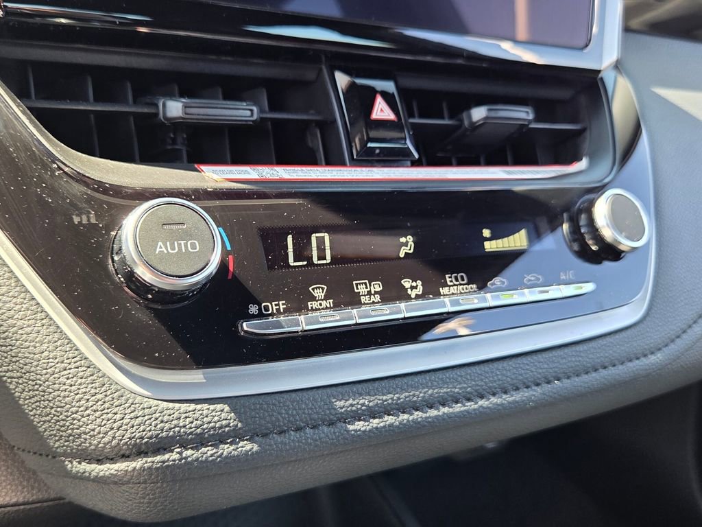 Certified 2025 Toyota Corolla SE image 18