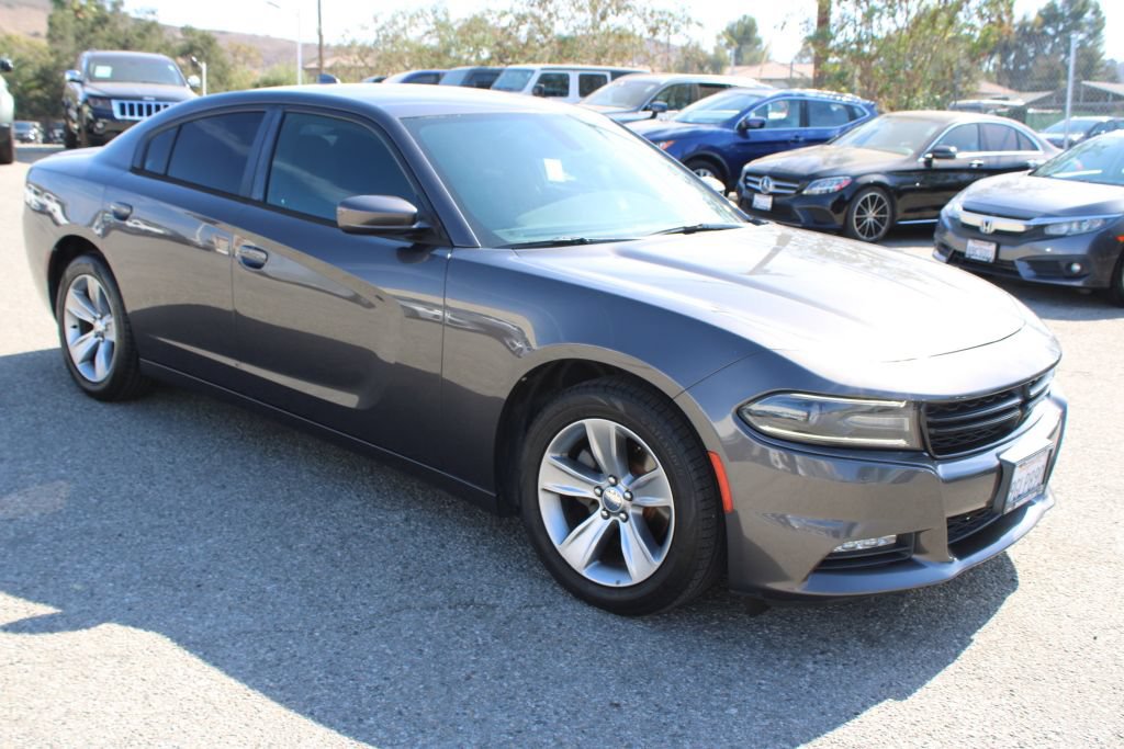 Used 2016 Dodge Charger SXT RWD image 3