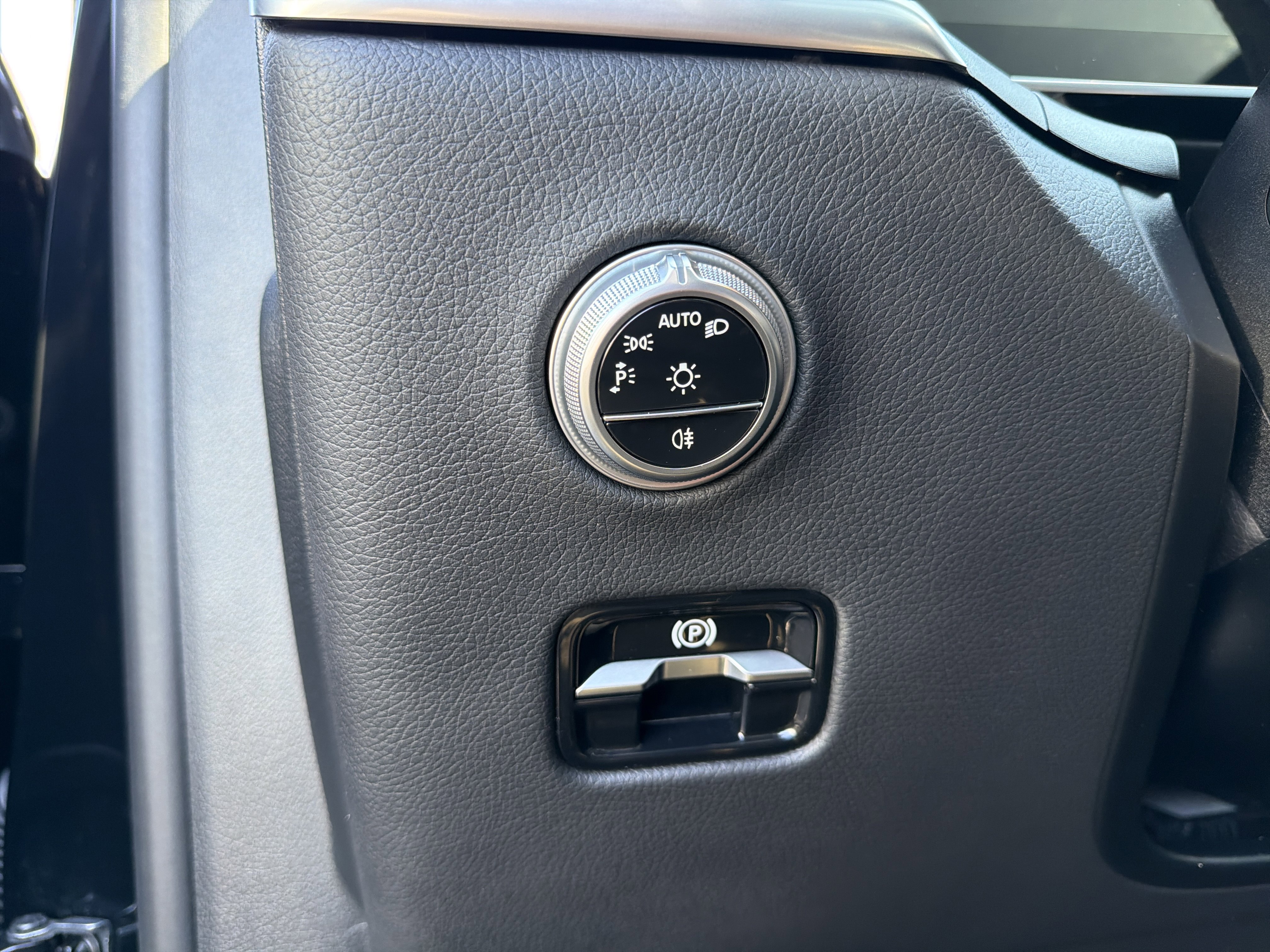 Certified 2025 Mercedes-Benz GLC 300 4MATIC image 16