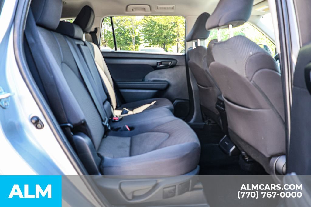 Used 2025 Toyota Highlander LE image 22