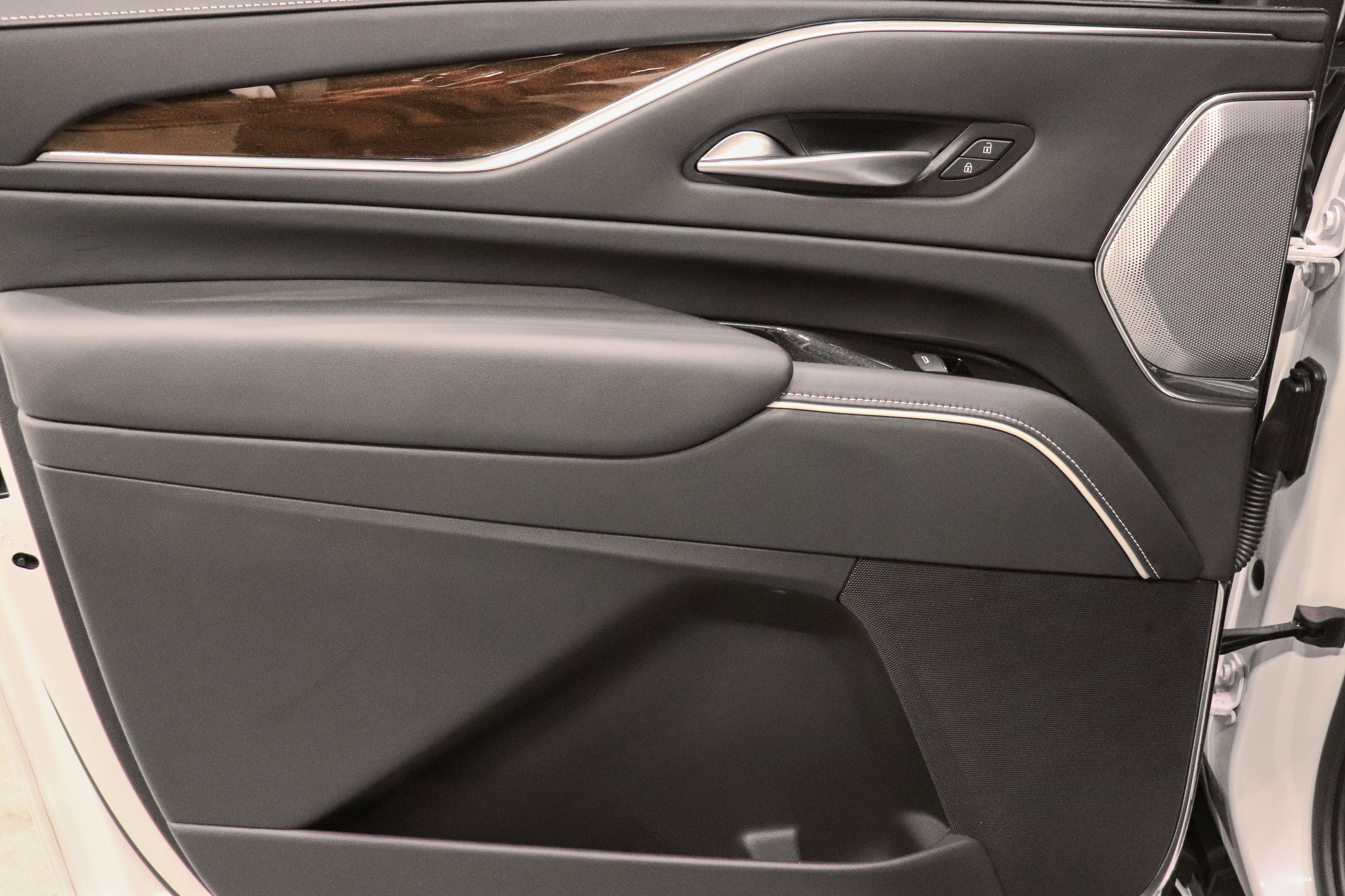 Used 2023 Cadillac Escalade ESV Sport Platinum w/ LPO, ONYX Package image 18