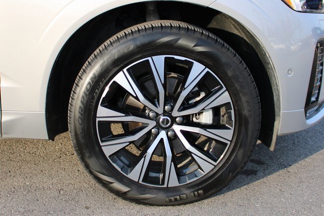 Used 2025 Volvo XC60 B5 Plus image 39