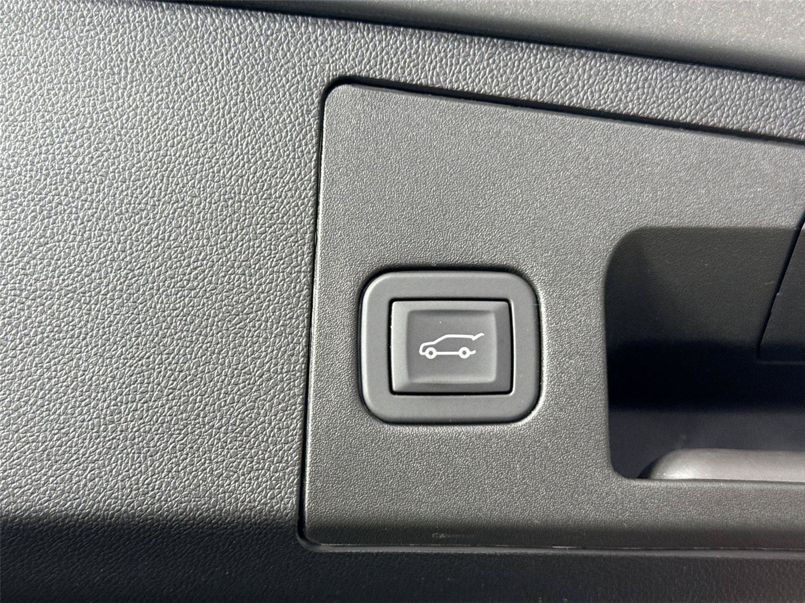 Used 2025 Cadillac XT4 Premium Luxury FWD image 40